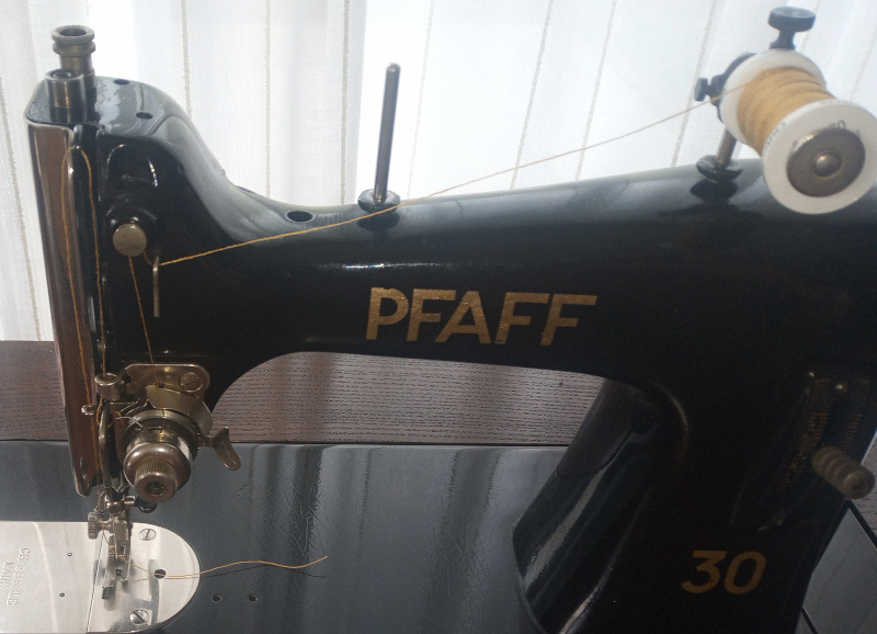 The Pfaff 30 sewing machine - Threading the Pfaff 30