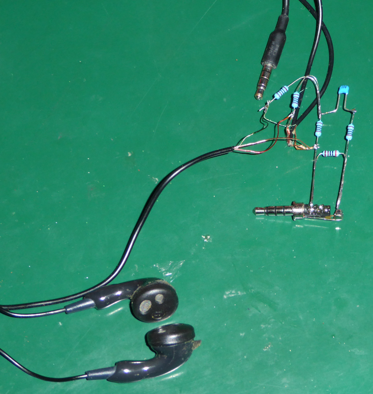 Earphone ground connection