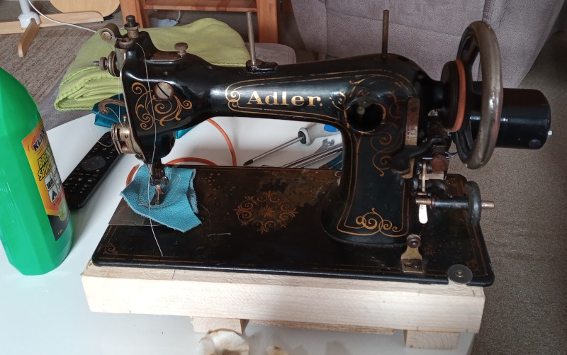 The Adler class 8 sewing machine - Initial state