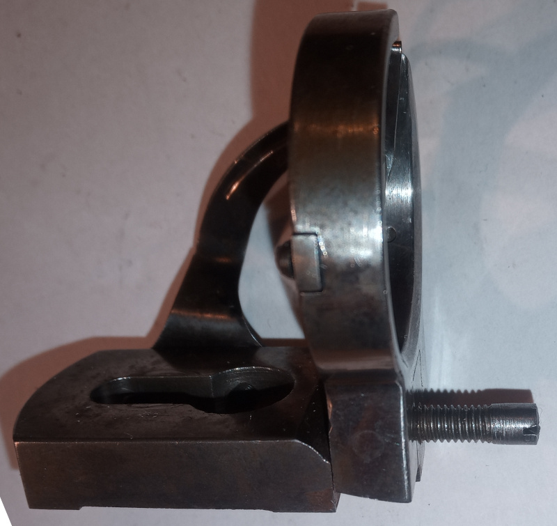 Spool holder adjustment screw
