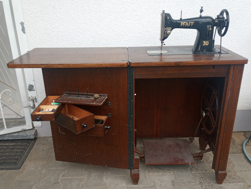 The Pfaff 30 Sewing Machine A First