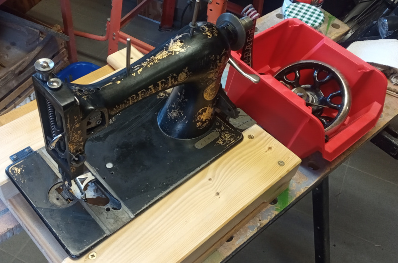 The Pfaff model K sewing machine - Disassembly and cleanup