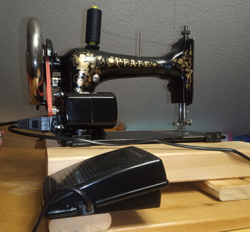 The Pfaff model K sewing machine - Installing the motor