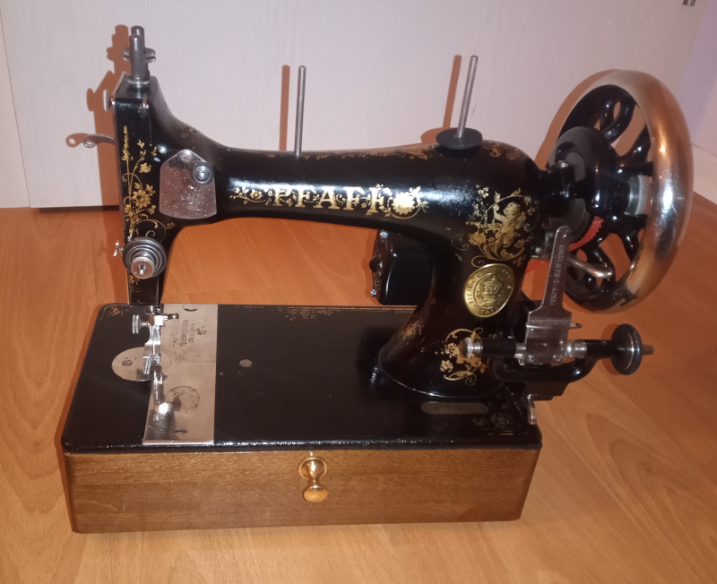 The Pfaff model K sewing machine -  Beech wood, shellac, and brass