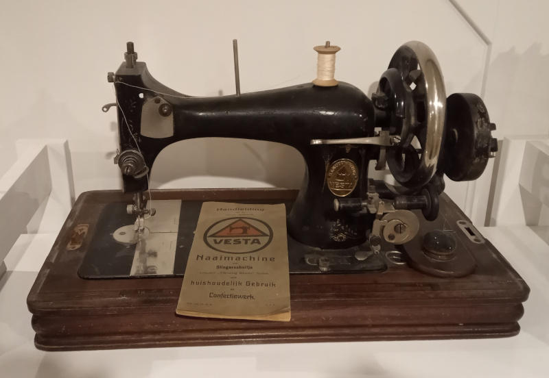 Mini Black Treadle Sewing Machine Kit