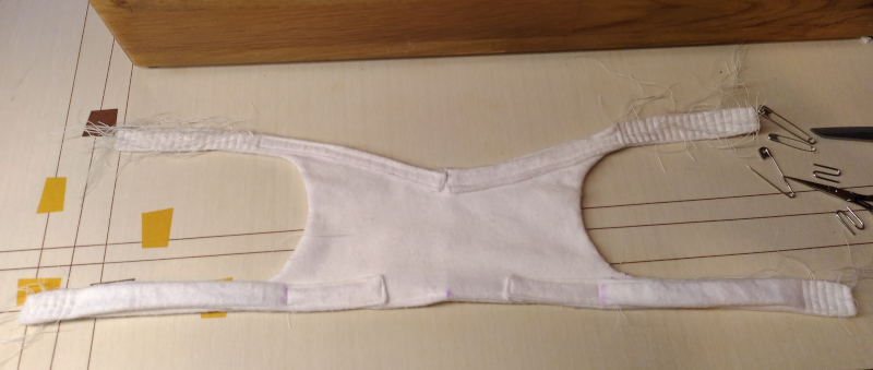 Sew the loose ends of the straps 4