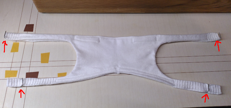 Install the clips in the straps 1
