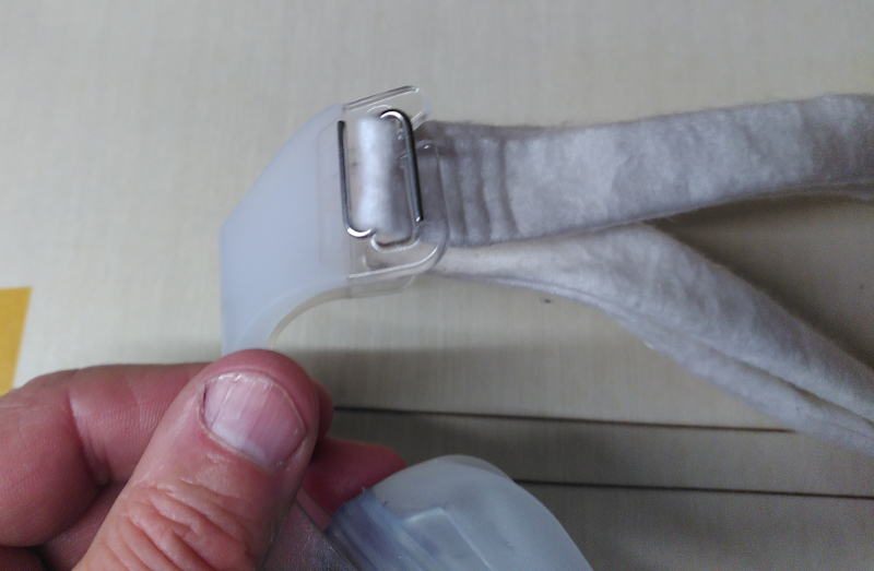 Install the clips in the straps 3