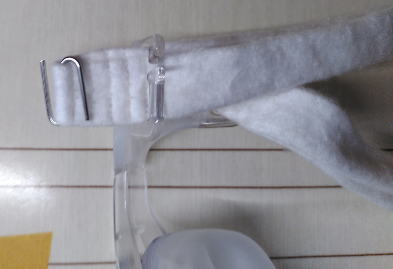 Install the clips in the straps 2
