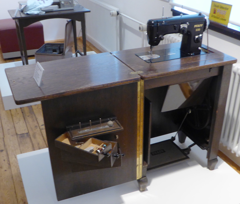 Pfaff model 230 - 1