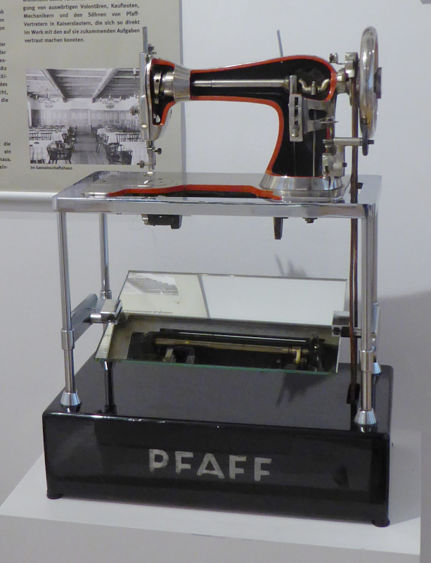 Pfaff model 31 cut-away - 1
