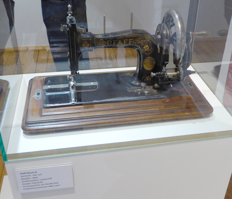 Pfaff model b hand crank - 1