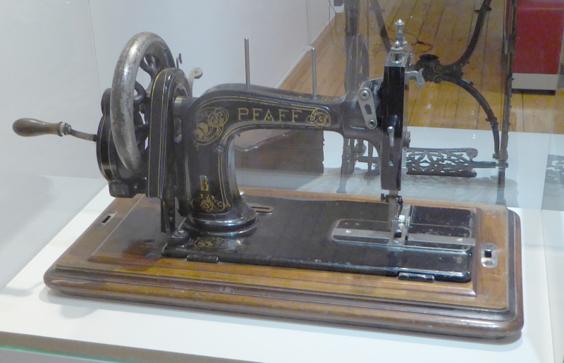 Pfaff model b hand crank - 2