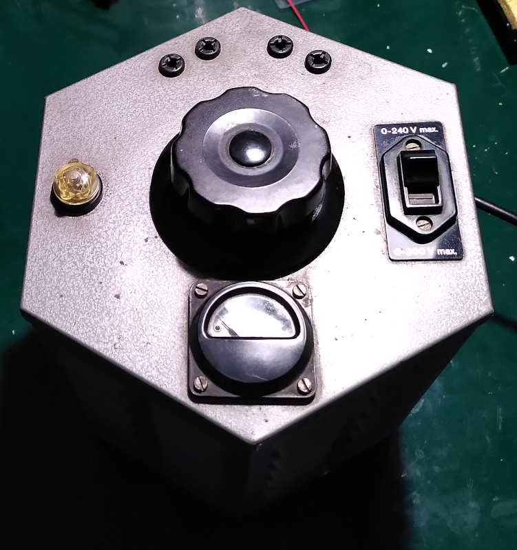 An isolated variac for vintage radio repair
